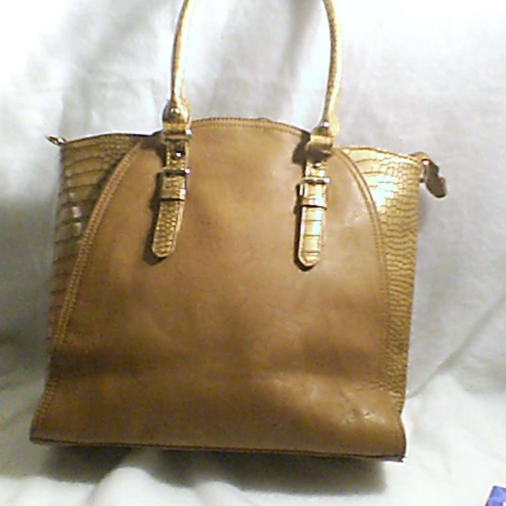 BEAUTIFUL SMOOTH AND CROC PURSE